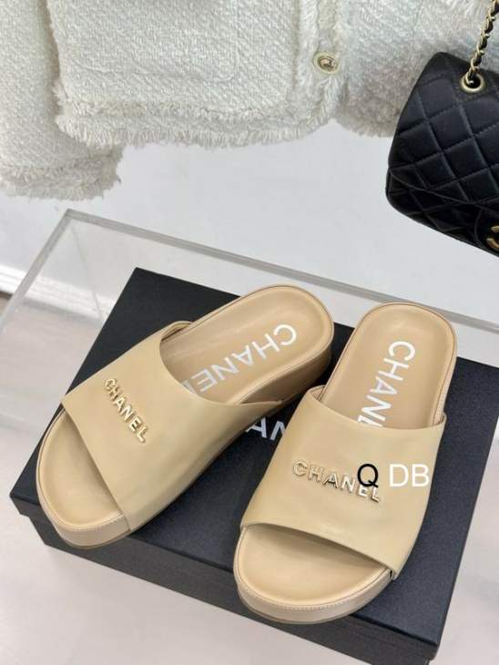 Picture of Chanel Slippers _SKUChanelsz35-40DB03083241